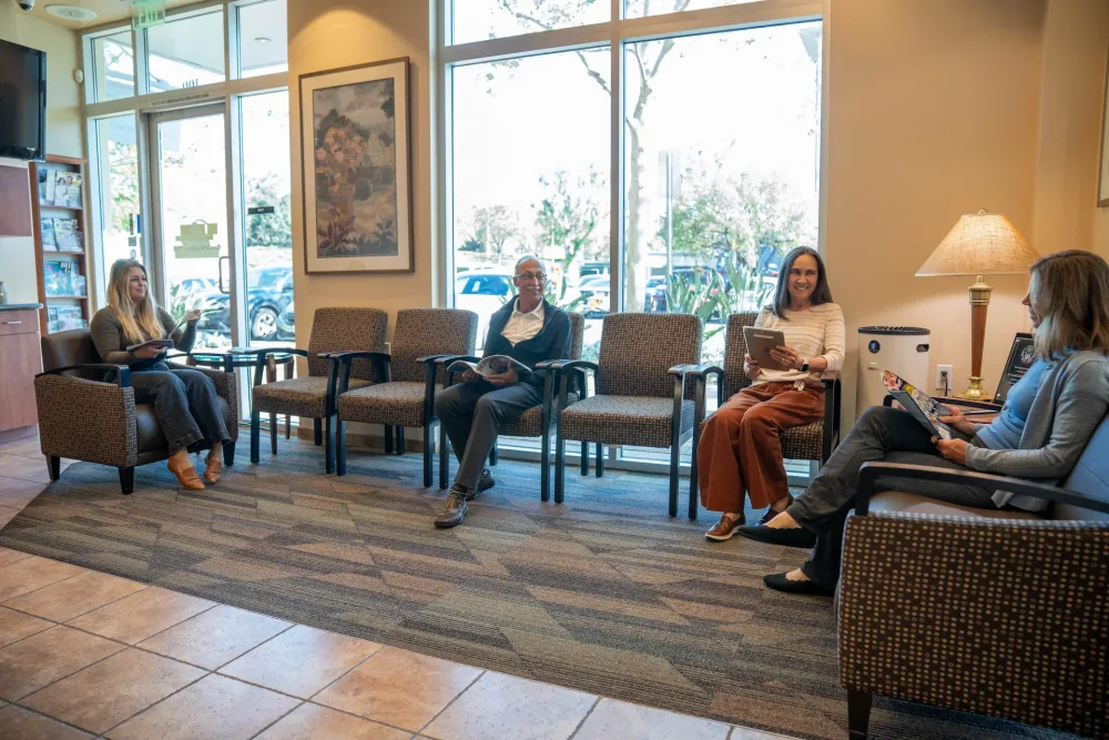 The bright, comfortable waiting room at Parkside Dental in Riverside